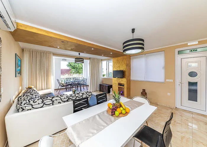 Сasa de vacaciones Family Friendly House With A Swimming Pool Zecevo Rtic, - 10307 Rogoznica (Sibenik-Knin)